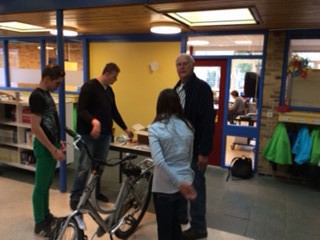 Giovanni fietsencontrole basisschool